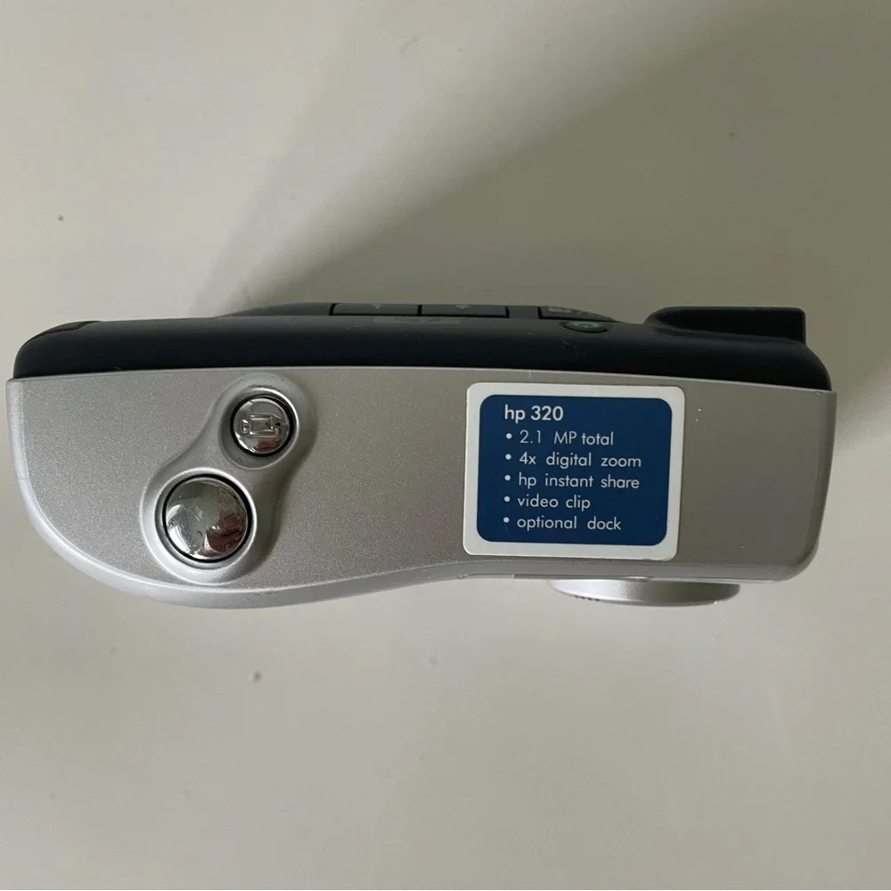 HP HEWLETT PACKARD 2.1MP PhotoSmart 320 Camera Digital 2.1 MP Q2180A w/ manual